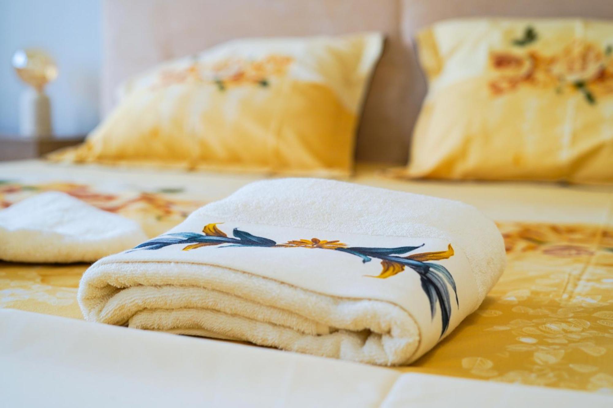 Lovely And Sunny Apartament 300M From Beach!! Peraia  ภายนอก รูปภาพ