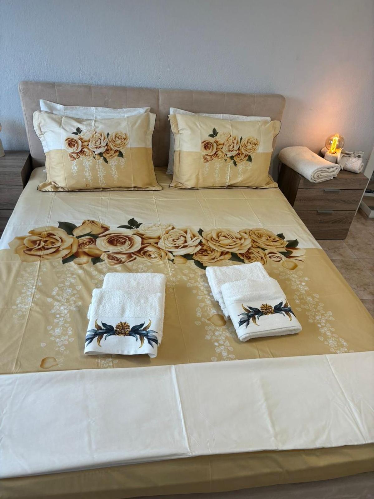 Lovely And Sunny Apartament 300M From Beach!! Peraia  ภายนอก รูปภาพ